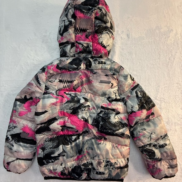 Under Armour Little Girls’ ColdGear Puffer Jacket w/zippered pockets - Picture 2 of 6